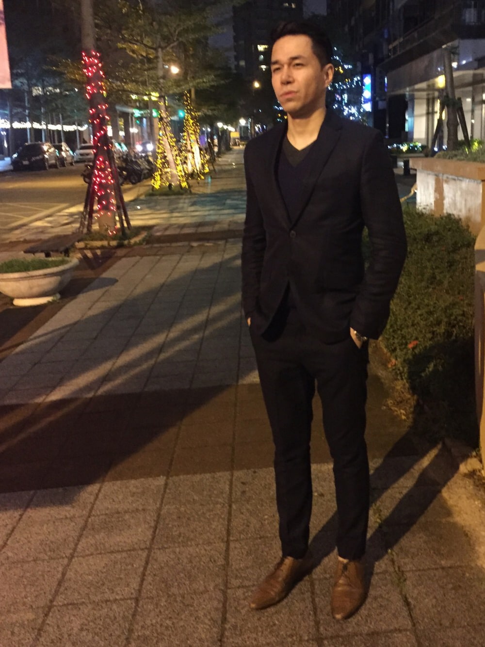 「GIORGIO ARMANIのアイテム（スーツジャケット、その他）」を使った、DAVE CHONGさん（メンズ・182cm）の夏コーディネートの1枚目の写真