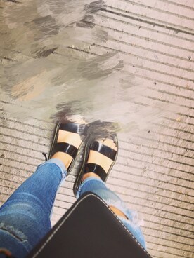 「TEEMAZZIのアイテム（サンダル、ブラック系）」を使った、我是猫さん（レディース）の夏コーディネート