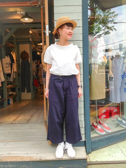 KURODA  AYANO使用「BEAMS BOY（TORI-TO / スモッグ ショートスリーブ シャツ）」的時尚穿搭