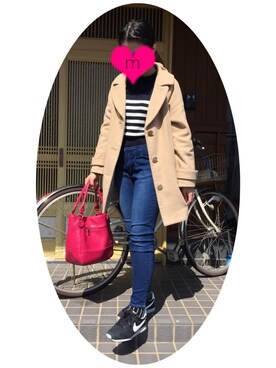 「ベージュのコート」｜「アイテム（スニーカー）」を使った、みつきっこさん（レディース・160cm）の春コーディネート