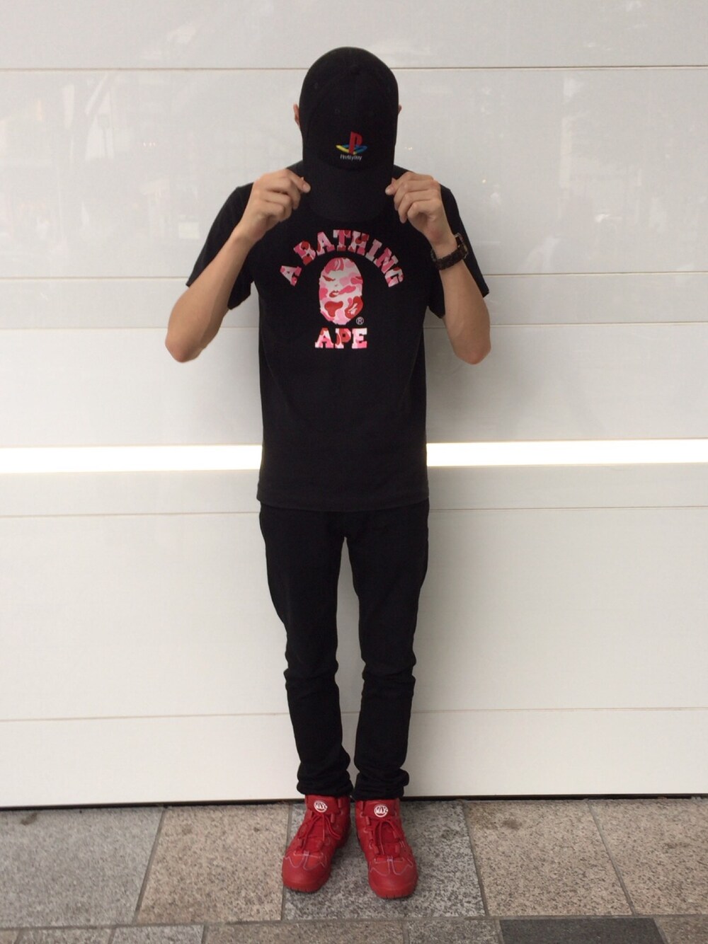 「sloppy fam、POPSTA!!」｜「A BATHING APEのアイテム（Tシャツ/カットソー、ブラック系）」を使った、Fujiou Champさん（メンズ・176cm）の春コーディネートの1枚目の写真