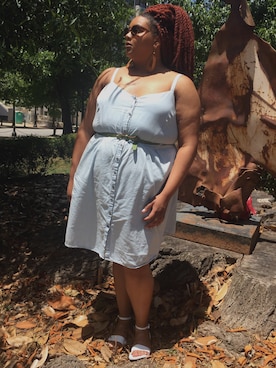 「plussize」｜「アイテム（シャツワンピース）」を使った、Imani Alicia Smithさん（レディース・175cm）の秋コーディネート