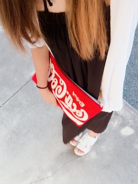 「Sandie anap（サンディアナップ）のコカコーラさがら刺繍クラッチBAG（クラッチバッグ、レッド系）」を使った、ほーちゃんさん（レディース）の夏コーディネート