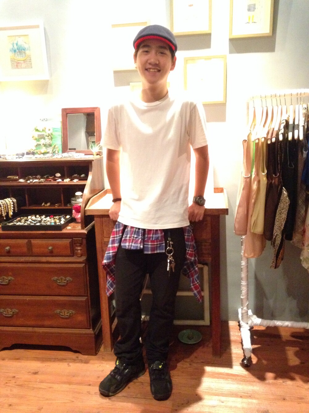 「產出 The goods」｜「A BATHING APEのアイテム（Tシャツ/カットソー、ホワイト系）」を使った、sam🐺さん（メンズ・174cm）の秋コーディネートの1枚目の写真