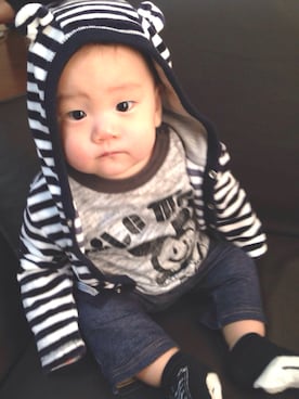 「babyGAP（babyGAP）のアイテム（パーカー、ブルー系）」を使った、ATSUTOさん（キッズ）の冬コーディネート