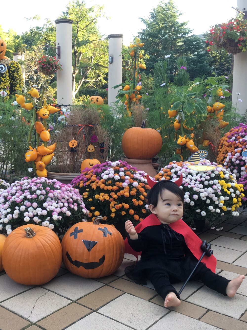 「ベビーコーデ、ハロウィンコーデ、無地T、レギンス、デビル、０歳、10ヶ月」｜「seriaのアイテム（カチューシャ、レッド系）」を使った、Kuru☺︎さん（キッズ・70cm）の秋コーディネートの1枚目の写真