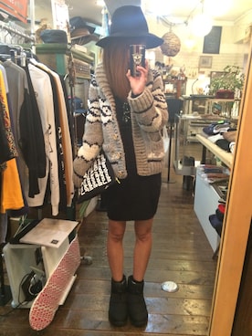 「カウチンセーター」｜「アイテム（クラッチバッグ）」を使った、おまゆさん（レディース・156cm）の秋コーディネート