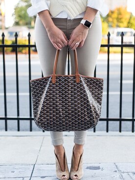 「Gianvito Rossi（ジャンヴィトロッシ）のアイテム（ブーティ）」を使った、Kimberly Williamsさん（レディース・163cm）の秋コーディネート