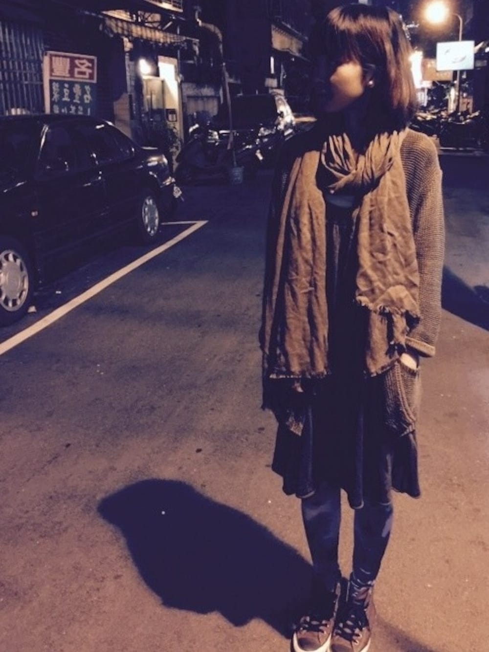 「Taiwan、TAIPEI、Japan、WEAR、cold、converse、necklace、earrings、clothes、STYLE」｜「CONVERSEのアイテム（その他シューズ、パープル系）」を使った、turturleeさん（レディース・160cm）の秋コーディネートの1枚目の写真