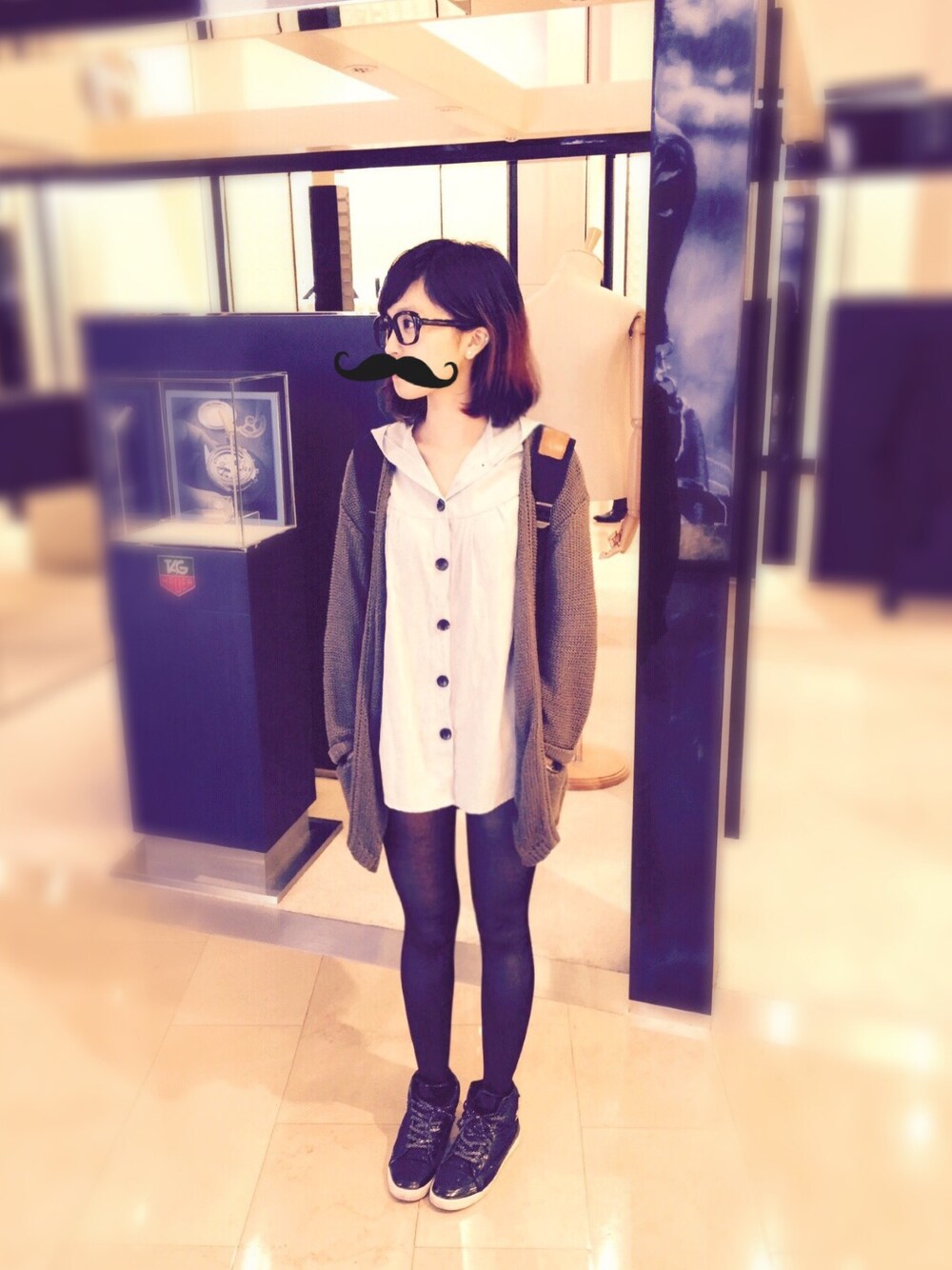 「Taiwan、TAIPEI、Taipei 101、shopping、blue、black、glasses」｜「H&Mのアイテム（ピーコート、ブラウン系）」を使った、turturleeさん（レディース・160cm）の秋コーディネートの1枚目の写真