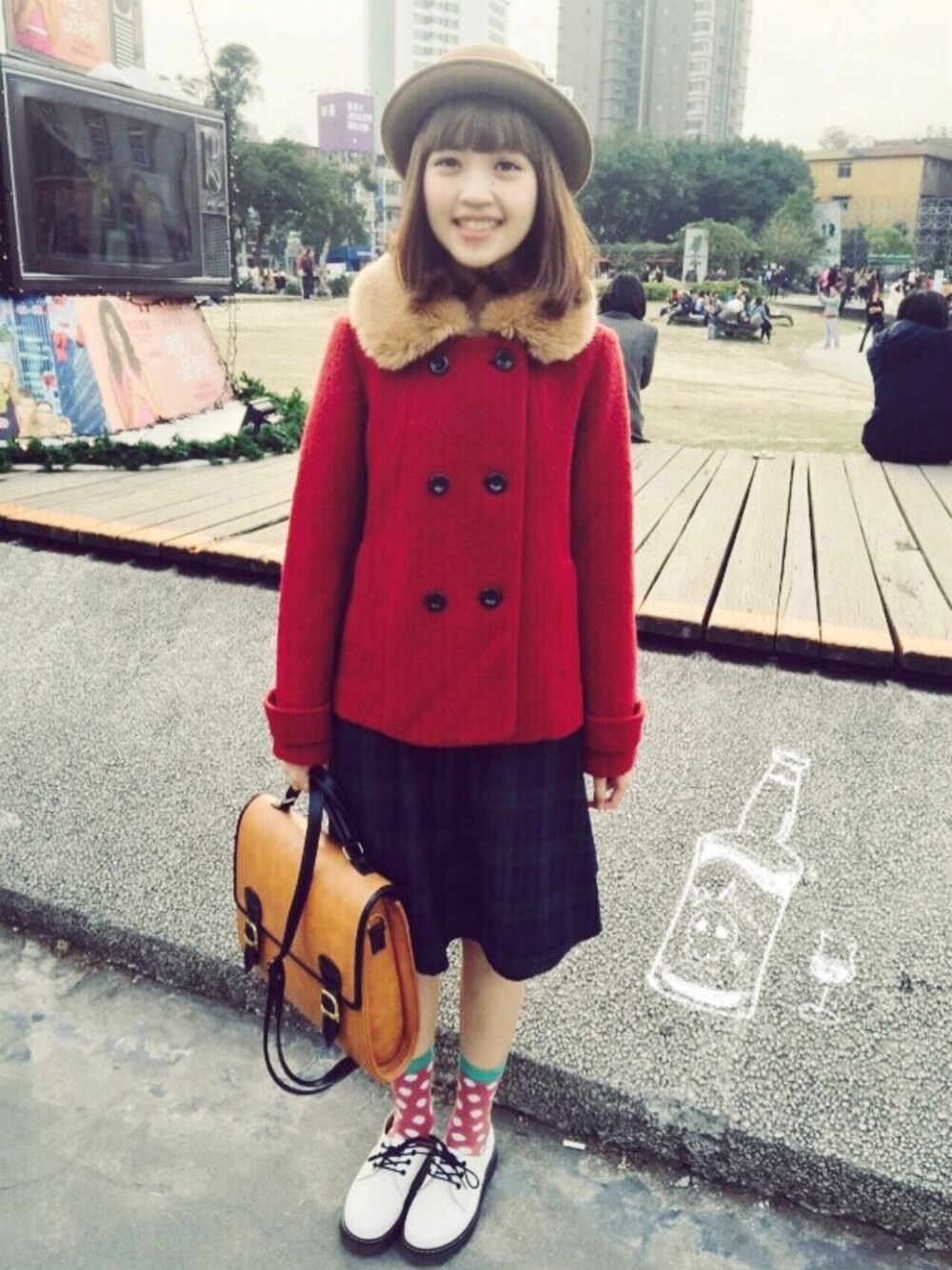 「PAGEBOY、THE EMPORIUM、taiwanese、Japan、red、Dr.Martens、blue、green、street、格紋」｜「THE EMPORIUMのアイテム（その他アウター、レッド系）」を使った、turturleeさん（レディース・160cm）の冬コーディネートの1枚目の写真