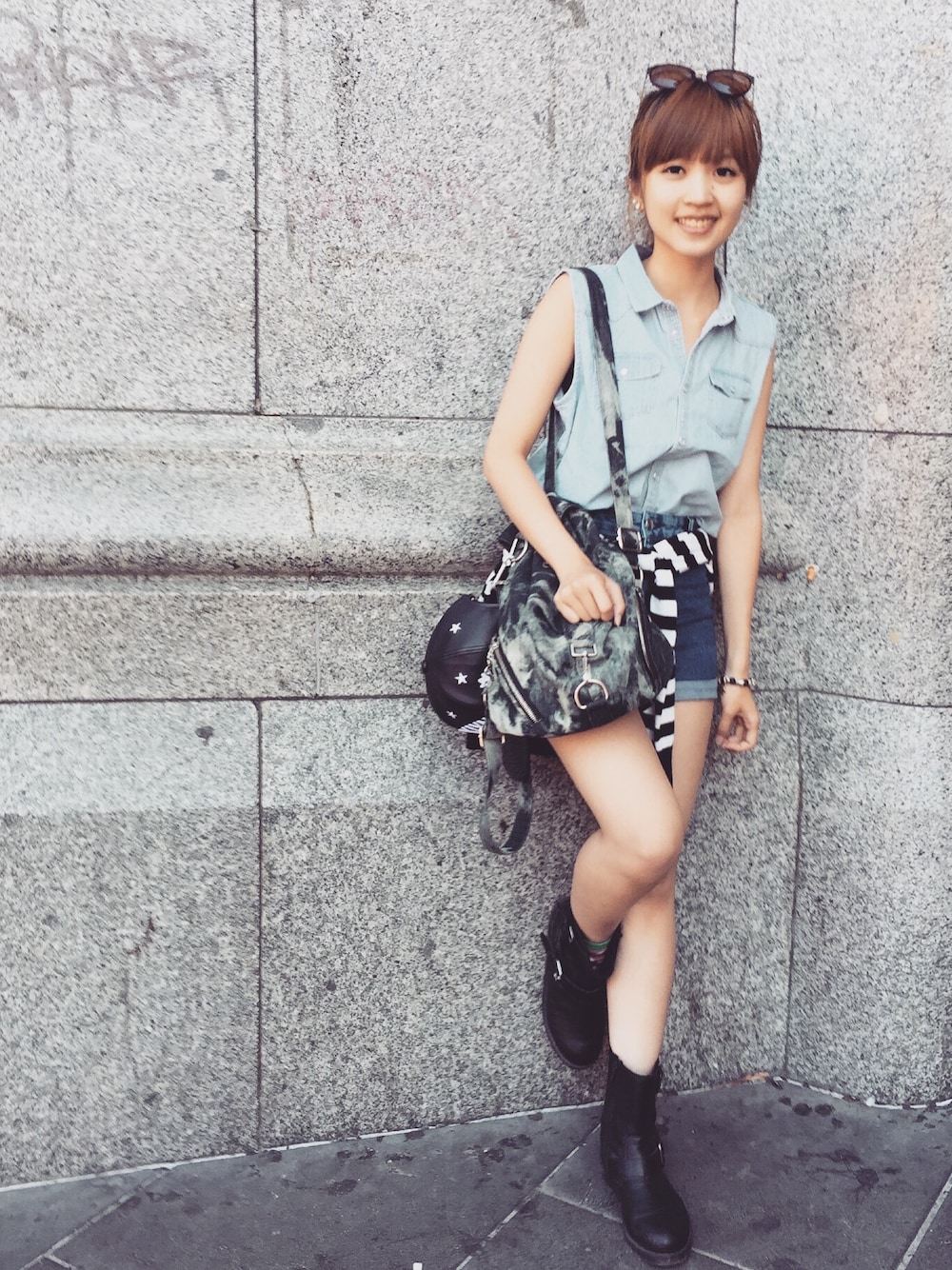 「Taiwan、H&M、LOWRYS FARM、streetfashion、Melbourne、street、summer」｜「H&Mのアイテム（シャツ/ブラウス、ブルー系）」を使った、turturleeさん（レディース・160cm）の春コーディネートの1枚目の写真
