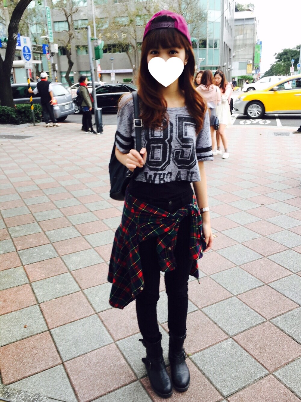 「street、WEARBOOKエントリー、Taiwan、black、boots、H&M、UNIQLO、streetfashion、着物、黒」｜「H&Mのアイテム（Tシャツ/カットソー、グレー系）」を使った、turturleeさん（レディース・160cm）の冬コーディネートの1枚目の写真