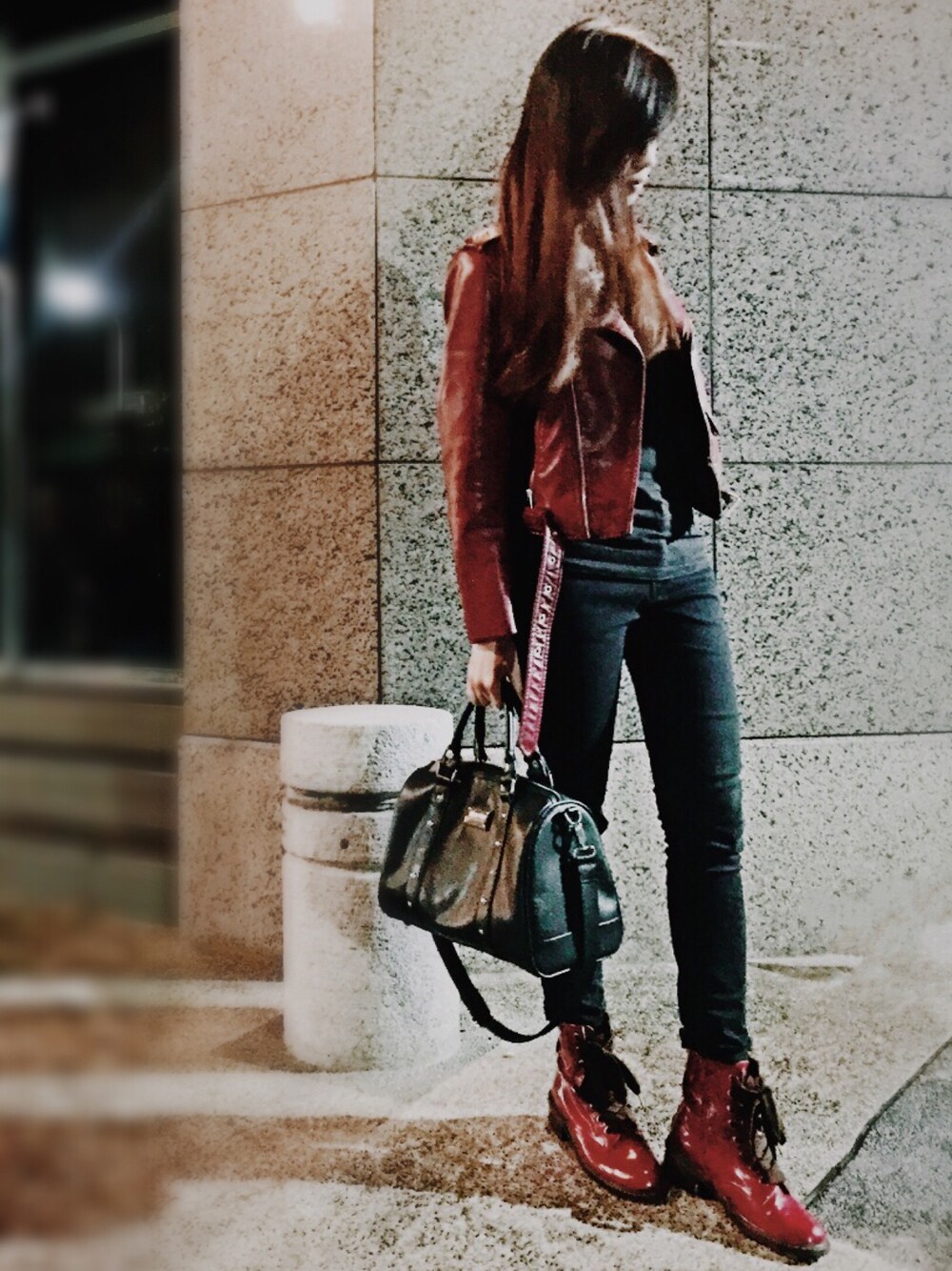 「ootd、outfit、ZARA、black、streetstyle、アキコーデ、秋のコーデ、Taiwan、red、jacket 」｜「ZARAのアイテム（ジャケット/アウター、レッド系）」を使った、turturleeさん（レディース・160cm）の秋コーディネートの1枚目の写真