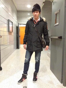 「DIRK BIKKEMBERGS（ダークビッケンバーグ）のアイテム（シューズ）」を使った、Curtis Wengさん（メンズ・175cm）の冬コーディネート