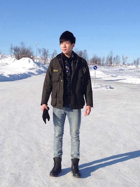 「Barbour（バブアー）のアイテム（ライダースジャケット）」を使った、Curtis Wengさん（メンズ・175cm）の春コーディネート