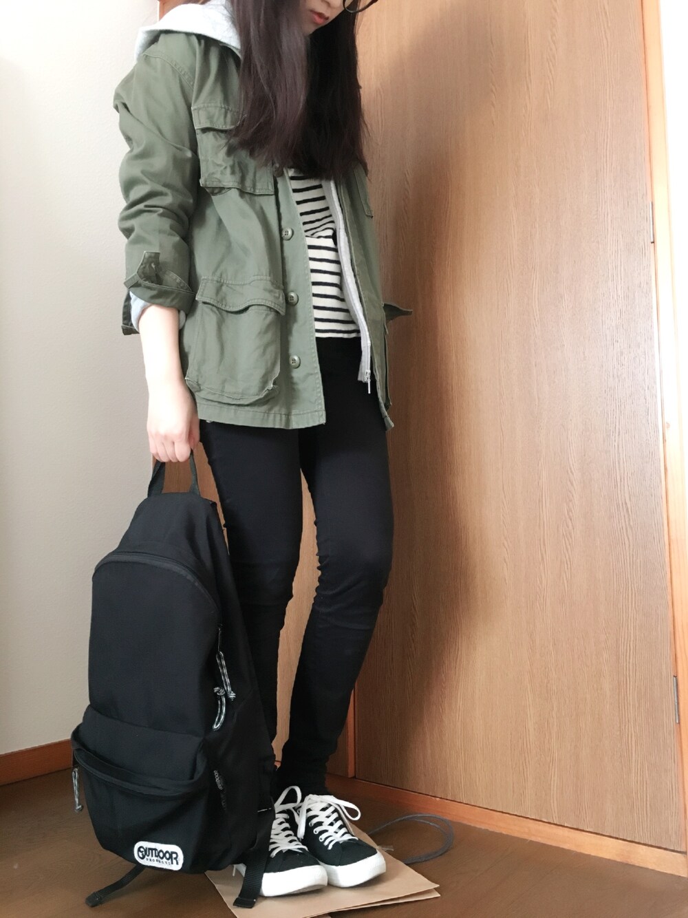 「GUのアイテム（その他パンツ、ブラック系）」を使った、おまめさん（レディース・159cm）の秋コーディネートの1枚目の写真