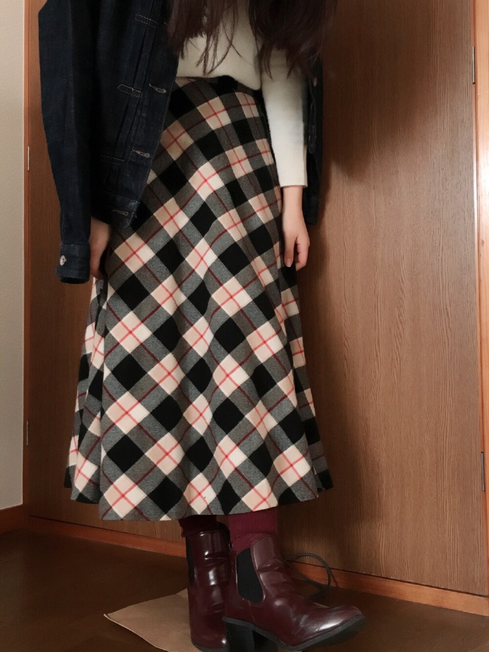 「下北のアイテム（スカート、ベージュ系）」を使った、おまめさん（レディース・158cm）の秋コーディネートの1枚目の写真