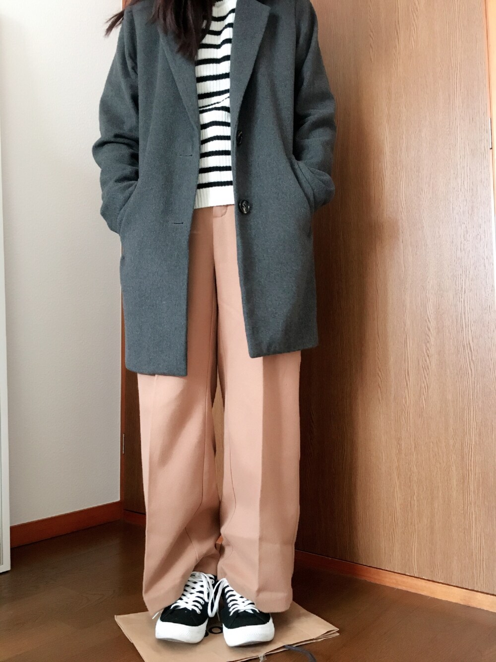 「UNIQLOのアイテム（パンツ、ベージュ系）」を使った、おまめさん（レディース・158cm）の秋コーディネートの1枚目の写真