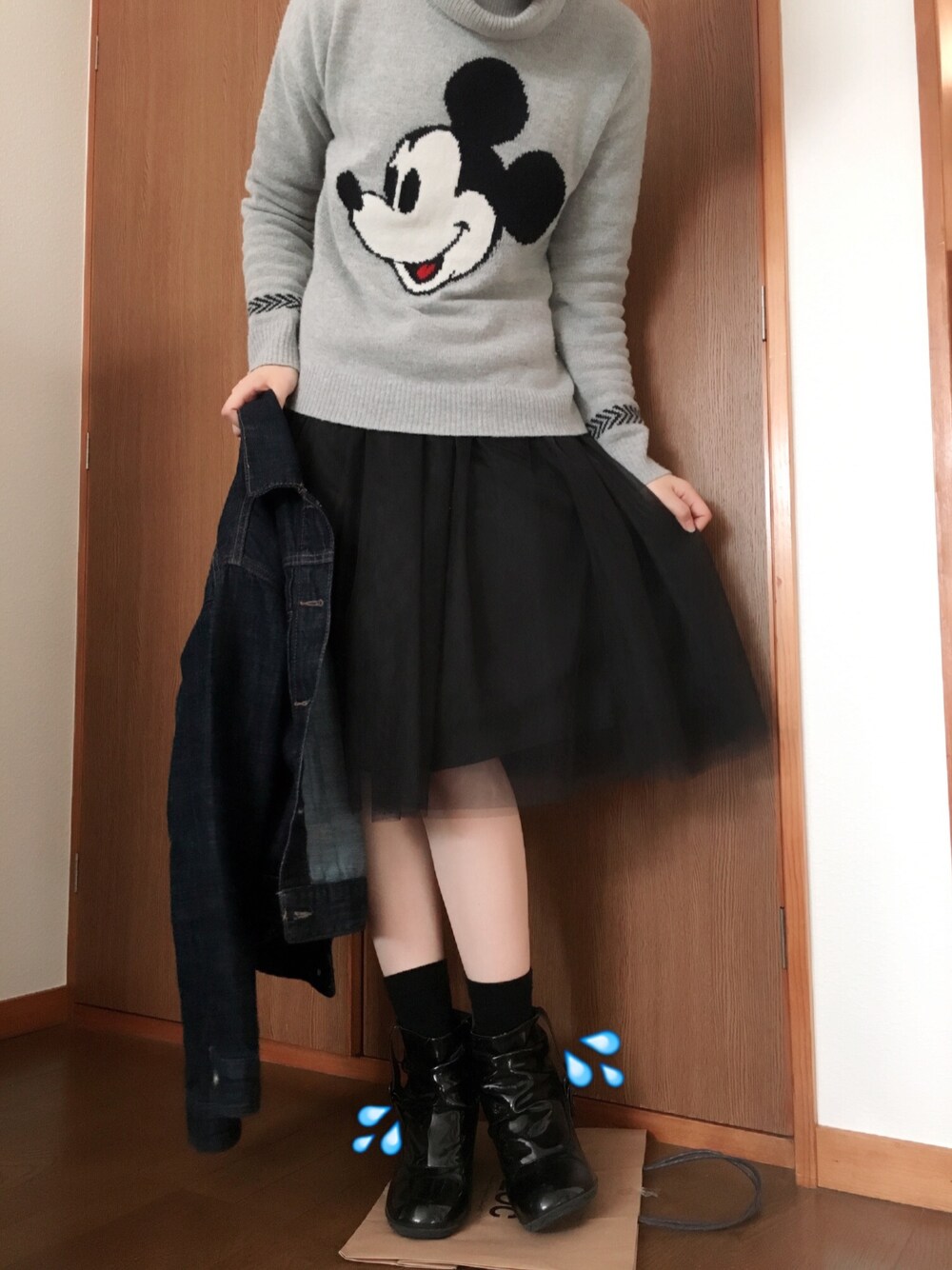 「E hyphen world galleryのアイテム（スカート、ブラック系）」を使った、おまめさん（レディース・158cm）の秋コーディネートの1枚目の写真