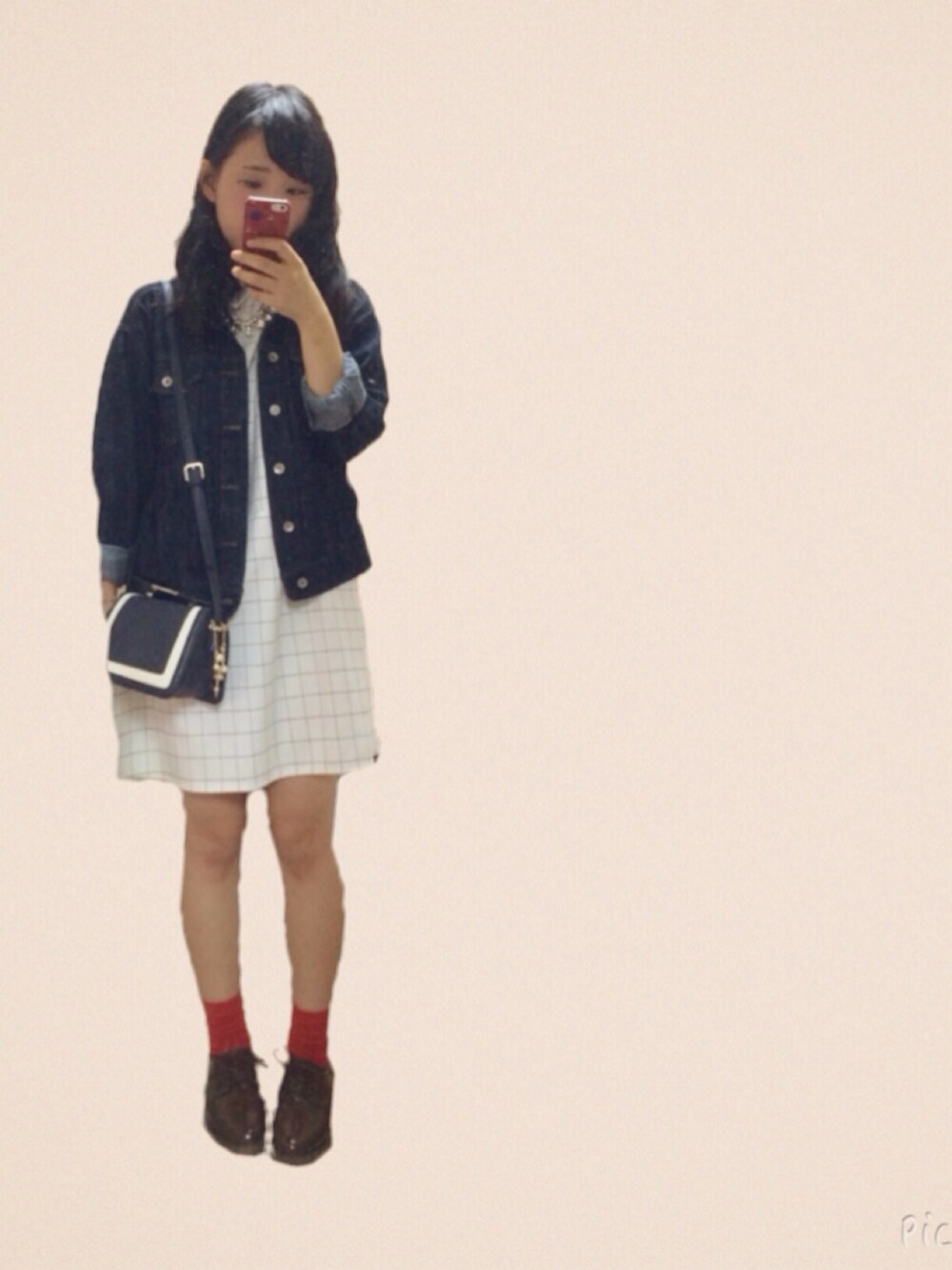 「秋のコーデ、デニム、ワンピース、赤い靴下」｜「w closetのアイテム（デニムジャケット、ブルー系）」を使った、おひたしさん（レディース・157cm）の秋コーディネートの1枚目の写真