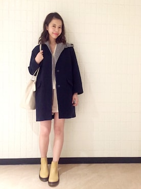 「ネイビー×ホワイト」｜「アイテム（ダウンジャケット/コート）」を使った、かとまりさん（レディース・165cm）の秋コーディネート