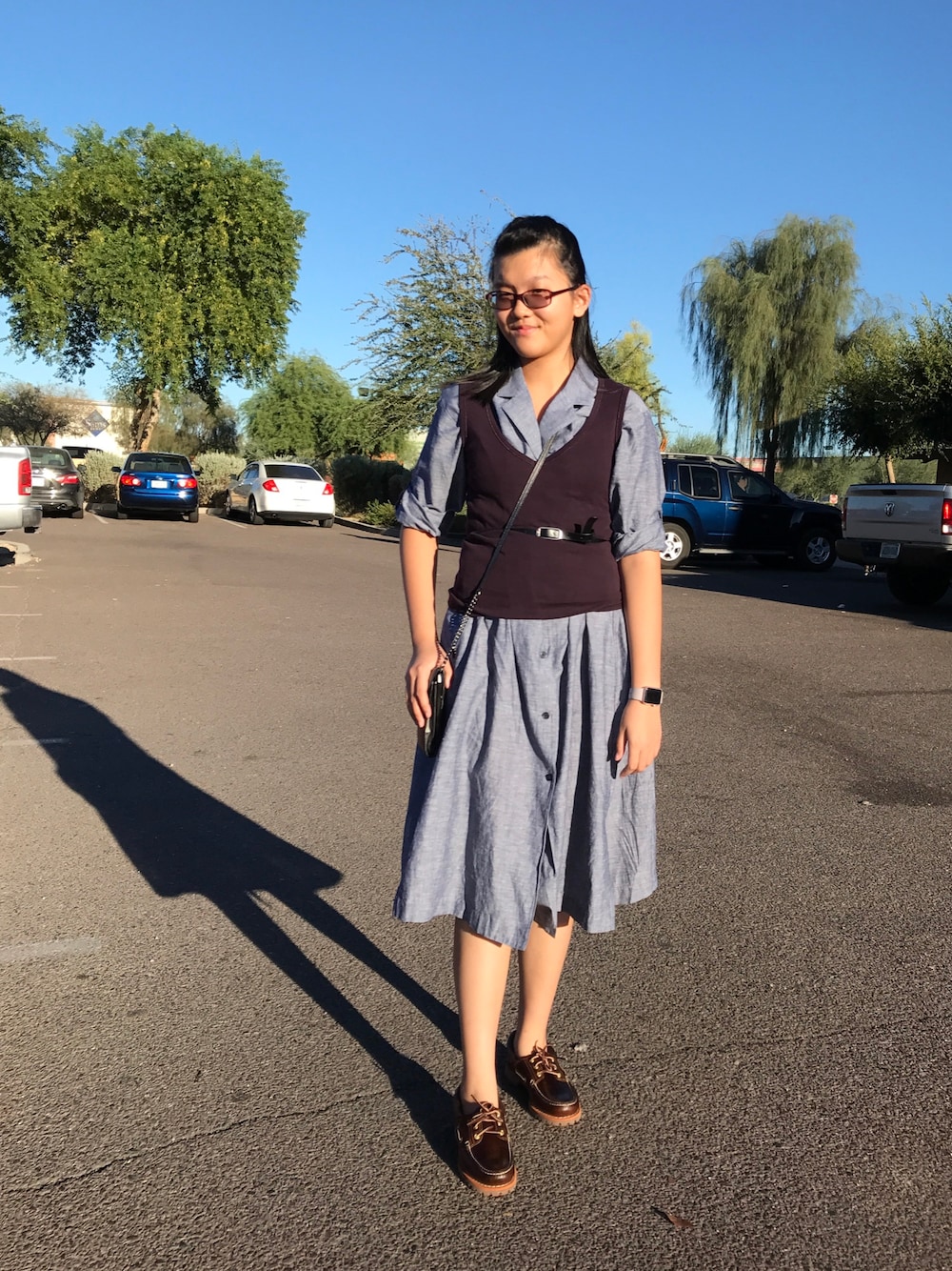「chambray_wmag、ootd、outfit、denim、streetstyle」｜「VICTORIA'S SECRETのアイテム（ベスト、パープル系）」を使った、nanaさん（レディース・170cm）の秋コーディネートの1枚目の写真