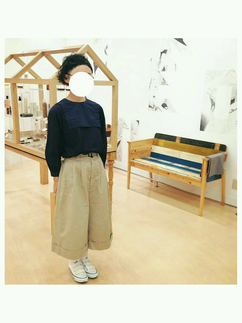 「セーラーカラー、ｂｕｌｌｅ　ｄｅ　ｓａｖｏｎ、ワイドパンツ、ベルクロ、I am I」｜「bulle de savonのブロード　セーラーブラウス（シャツ/ブラウス、ブルー系）」を使った、ユイさん（レディース・156cm）の夏コーディネートの1枚目の写真