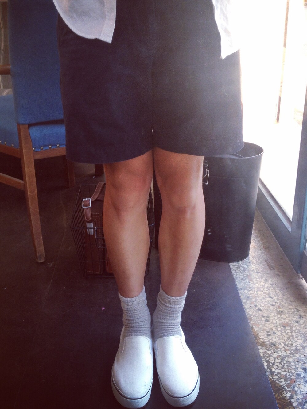 「slipon、Slip-On」｜「無印良品の白slip on（モカシン/デッキシューズ、ホワイト系）」を使った、Liang彣さん（メンズ・170cm）の夏コーディネートの1枚目の写真