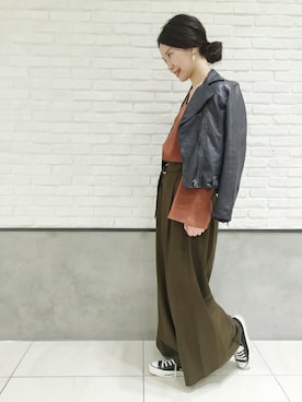 「relume」｜「アイテム（ライダースジャケット）」を使った、JOURNAL STANDARD relume札幌店スタッフさん（レディース・162cm）の秋コーディネート