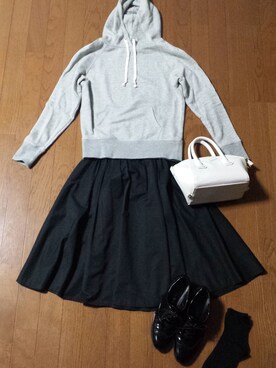 「プルオーバーパーカー」｜「アイテム（スウェット）」を使った、akari●○◎さん（レディース・156cm）の春コーディネート