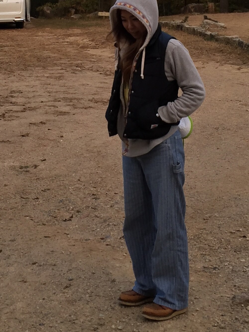 「Dickies、ヒッコリー、Redwing、INDIAN、BBQ、晴れ」｜「POINTERのアイテム（その他パンツ、ブルー系）」を使った、eikoさん（レディース・161cm）の秋コーディネートの1枚目の写真
