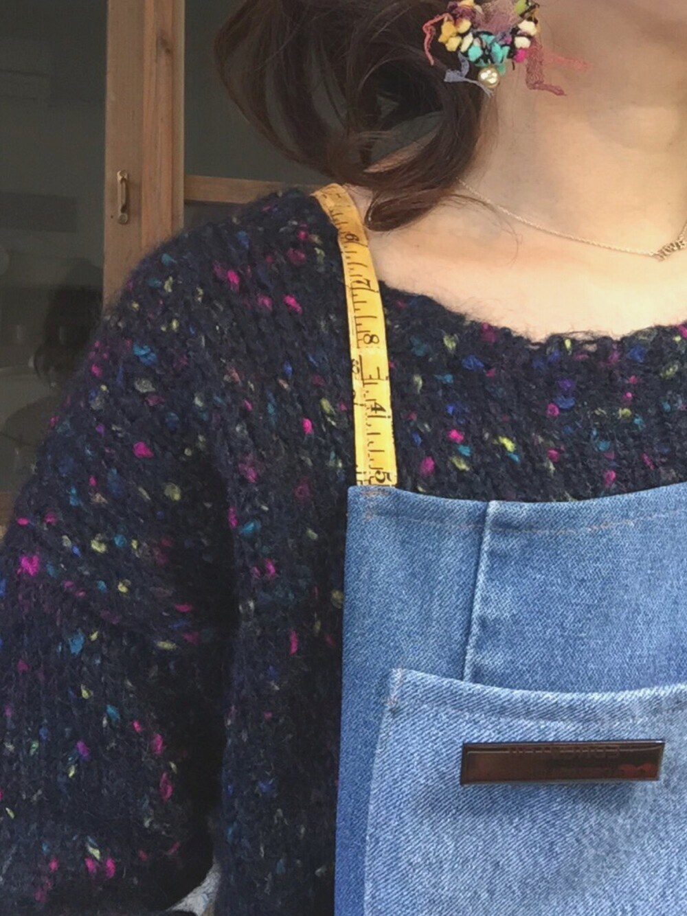 「デニム、リメイクジーンズ、リメイクデニム、ビンテージ、vintage、ニット、ピアス、巻き髪、寒い、ネイリスト」｜「DISCOATのアイテム（ニット/セーター、ブルー系）」を使った、eikoさん（レディース・161cm）の冬コーディネートの1枚目の写真