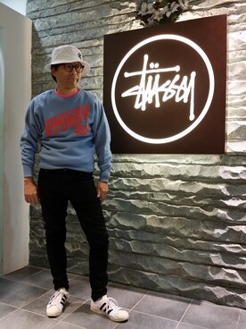 「stussy girl Mのアイテム（Tシャツ/カットソー、ブルー系）」を使った、森 正彦さん（メンズ・174cm）の冬コーディネート