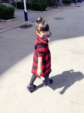 「MINIMUM（ミニマム）のアイテム」を使った、花朵与石头さん（キッズ・100cm）の春コーディネート