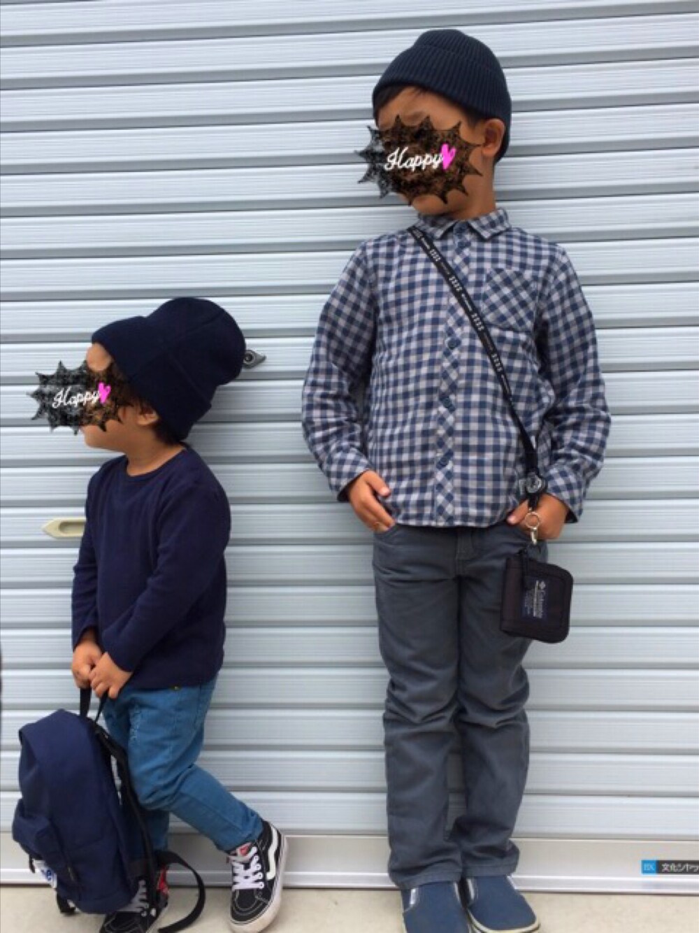 「キッズファッション、おとこのこ、男の子コーデ、ニット帽、兄弟コーディネート」｜「VANSのキッズ VANS ヴァンズ SK8-HI スケートハイ V38 BABY BLACK/BLACK（スニーカー、ブラック系）」を使った、Pさん（キッズ・120cm）の秋コーディネートの1枚目の写真
