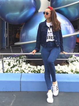 「TOPSHOP（トップショップ）のアイテム（デニムパンツ、ブルー系）」を使った、MAIさん（レディース・162cm）の春コーディネート