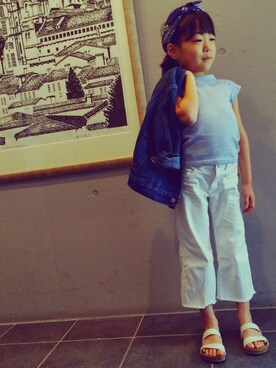 「GAP（ギャップ）のアイテム（デニムジャケット、ブルー系）」を使った、こころさん（キッズ・125cm）の春コーディネート