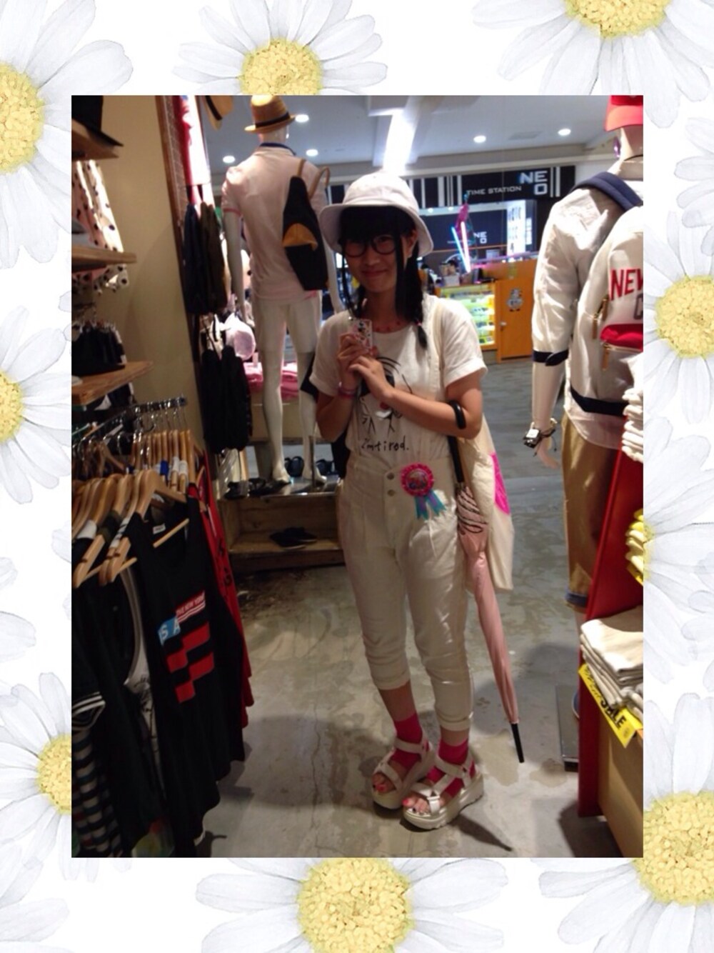 「WEGO、ロゼット、サンダル、みつあみ」｜「WEGOのアイテム（Tシャツ/カットソー、ホワイト系）」を使った、ayaさん（レディース・158cm）の夏コーディネートの1枚目の写真
