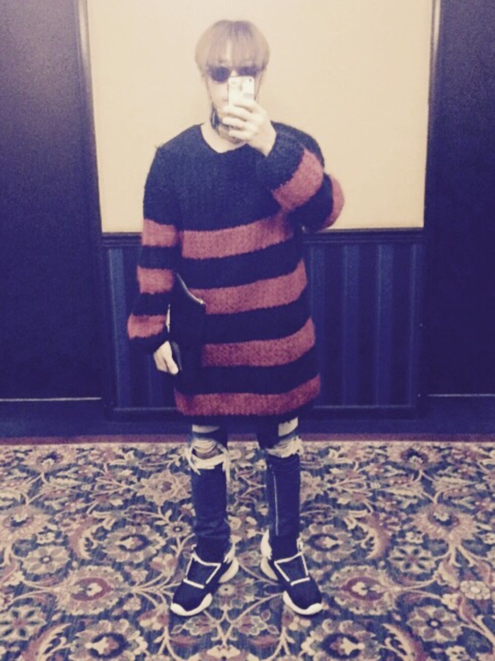 「SAINT LAURENT PARISのアイテム（ニット/セーター、レッド系）」を使った、alex0710さん（メンズ・172cm）の冬コーディネートの1枚目の写真
