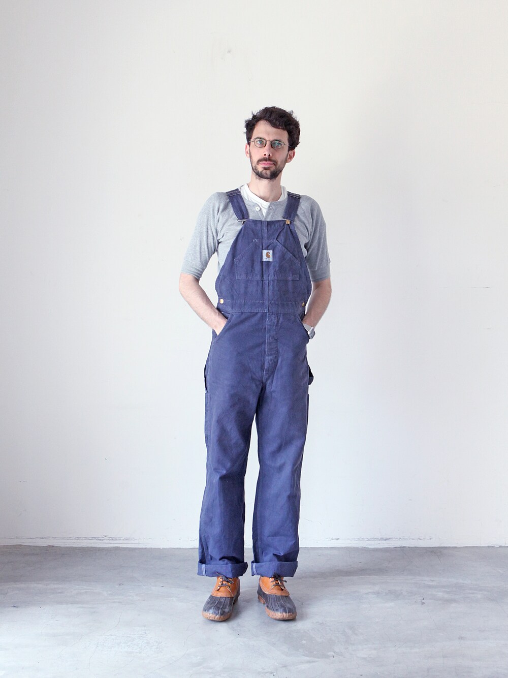 「vintage、denim、blue、carhartt、aroommodel」｜「CARHARTT深藍色吊帶褲（サロペット/オーバーオール、ブルー系）」を使った、AROOMMODELさん（メンズ・170cm）の春コーディネートの1枚目の写真