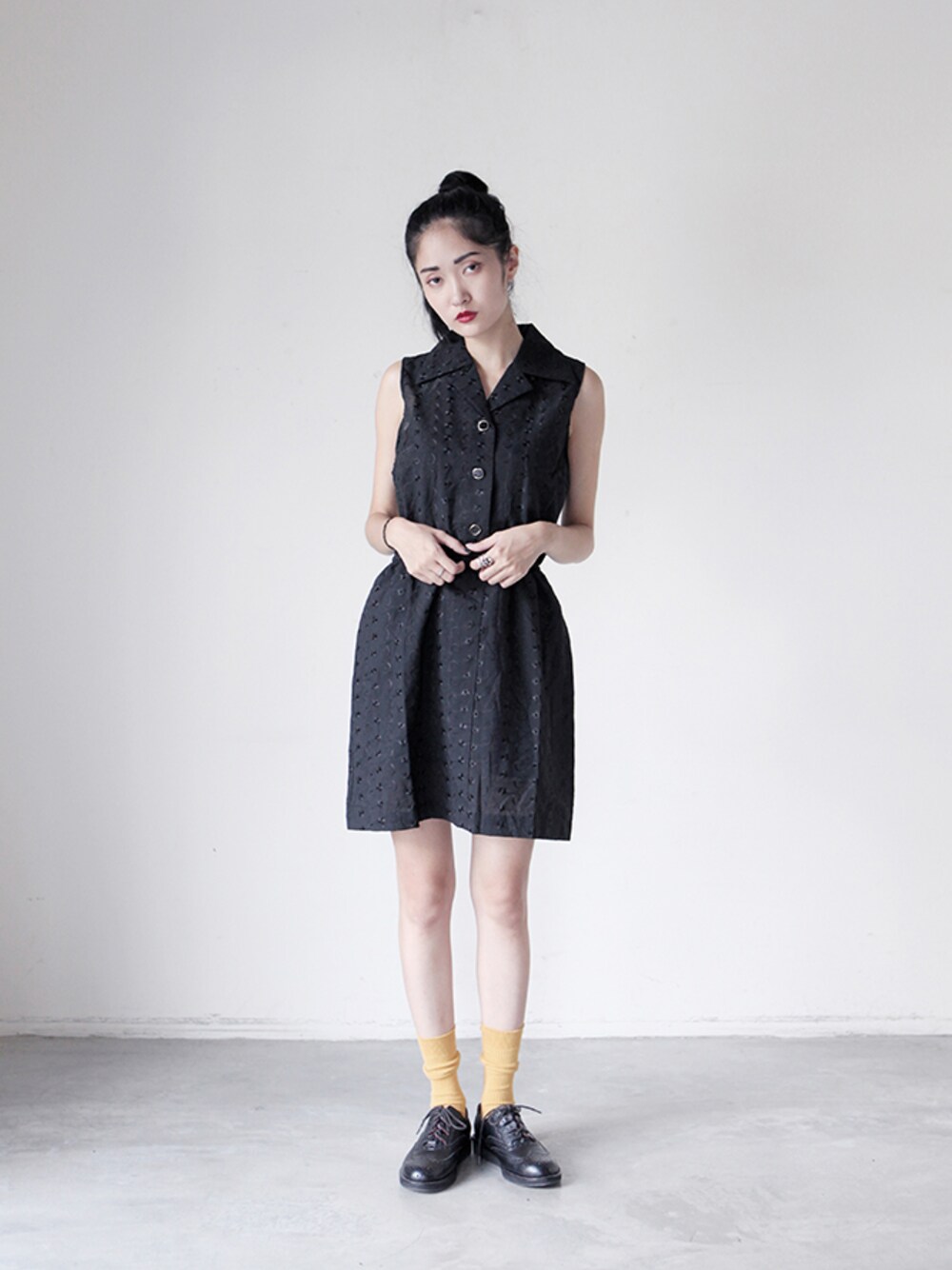 「black、VINTAGE、dress、Taiwan、lady、aroommodel」｜「A Room Model 花紋滿版黑色無袖洋裝（ワンピース、ブラック系）」を使った、AROOMMODELさん（レディース・167cm）の夏コーディネートの1枚目の写真