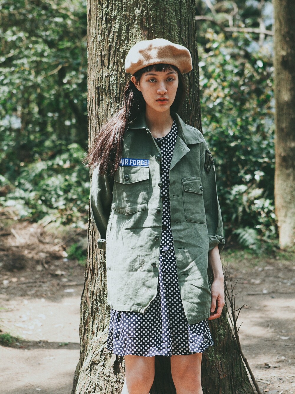 「VINTAGEのVintage Army Shirt（ミリタリージャケット、グリーン系）」を使った、AROOMMODELさん（レディース・165cm）の夏コーディネートの1枚目の写真