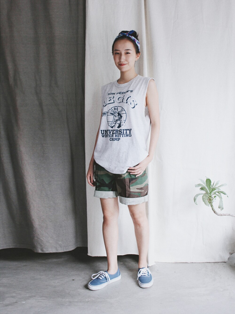 「VINTAGE、 古着、 カジュアル、 シンプルコーデ、 夏コーデ、 Taiwan、 taipei、 古著 、 aroommodel」｜「VINTAGEのアイテム（Tシャツ/カットソー、グレー系）」を使った、AROOMMODELさん（レディース・165cm）の夏コーディネートの1枚目の写真