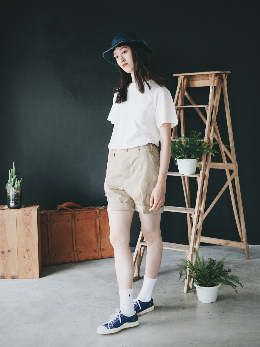 「VINTAGE、 古着、古着MIX、 夏、 Taiwan、TAIPEI、 牛仔、素T、 漁夫帽、 aroommodel」｜「VINTAGEのVintage 牛仔漁夫帽（ハット、ブルー系）」を使った、AROOMMODELさん（レディース・165cm）の夏コーディネートの1枚目の写真