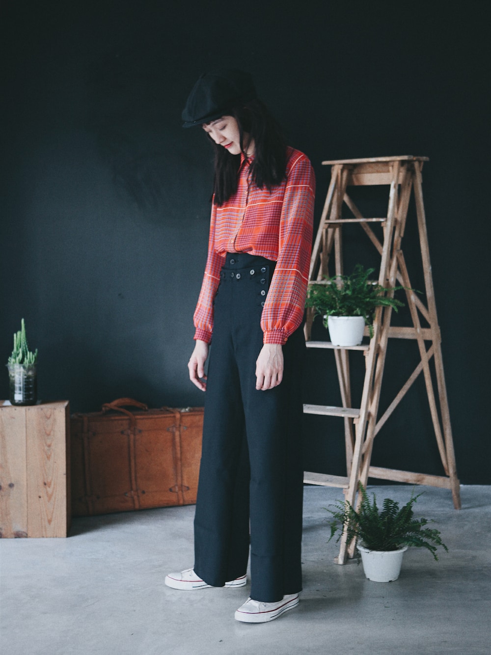 「古着、夏、vintage、古着MIX、夏コーデ、 Taiwan、TAIPEI、 古著 、 NEW YORK HAT、 報童帽」｜「VINTAGEのVintage Shirt 絲織襯衫（シャツ/ブラウス、レッド系）」を使った、AROOMMODELさん（レディース・165cm）の夏コーディネートの1枚目の写真