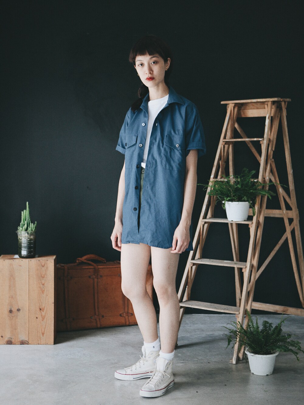 「VINTAGE、 古着、converse、古着MIX、 SHIRT、 夏、 ARMY、 GUNG　HO、 古著 」｜「VINTAGEのVintage Army Shirt（シャツ/ブラウス、ブルー系）」を使った、AROOMMODELさん（レディース・165cm）の夏コーディネートの1枚目の写真