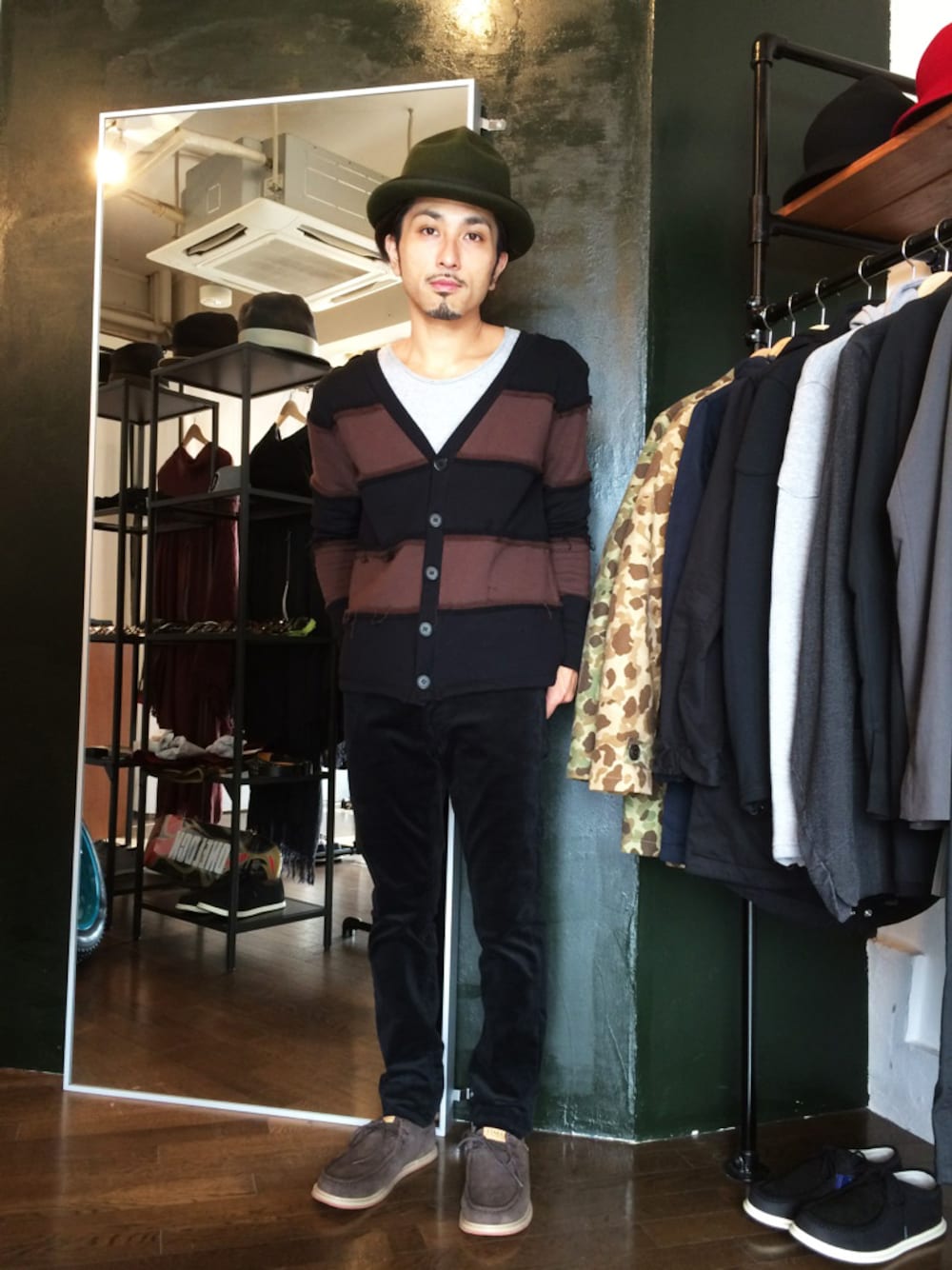 「カーディガン、スニーカー、コーデュロイ、ボーダー、秋のコーデ、ハット、仙台、スエードシューズ」｜「SpiralgardenのSouthern Cross（ハット、グリーン系）」を使った、yusuke kanekoさん（メンズ・168cm）の秋コーディネートの1枚目の写真