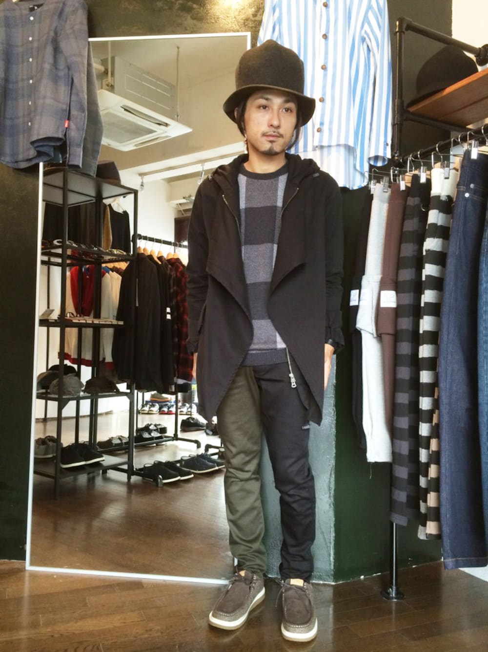 「ニット、モッズコート、スキニー、アシンメトリー、ハット、ブロックチェック、変形、仙台、フェルトハット」｜「SpiralgardenのMt.ROCKY HAT（ハット、グレー系）」を使った、yusuke kanekoさん（メンズ・168cm）の秋コーディネートの1枚目の写真
