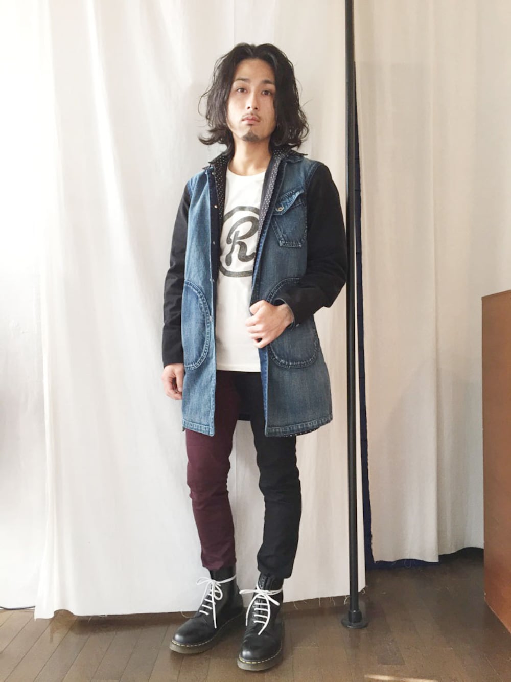 「スキニー、デニムジャケット、ドット、Dr.Martens、ロングシャツ、仙台、切り替え、ロング丈、ブーツイン、白Tシャツ」｜「VIRGOwearworksのVintage worker long jkt（デニムジャケット、その他）」を使った、yusuke kanekoさん（メンズ・168cm）の春コーディネートの1枚目の写真